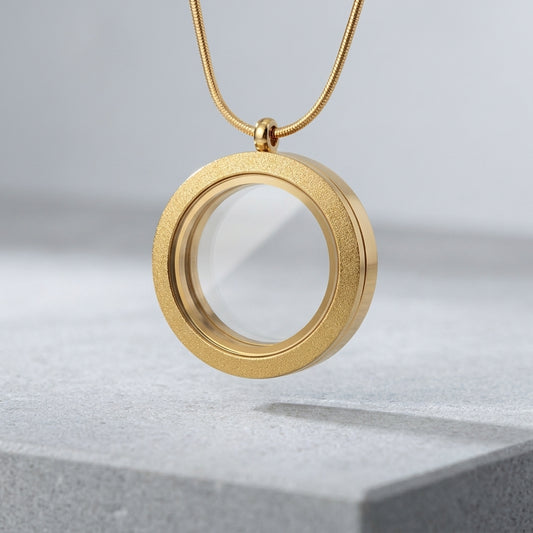 Medalhão Dourada Jateado Grande + Fio Dourado