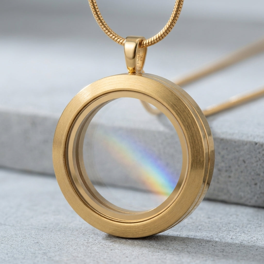 Medalhão Dourado Liso Grande + Fio Dourado