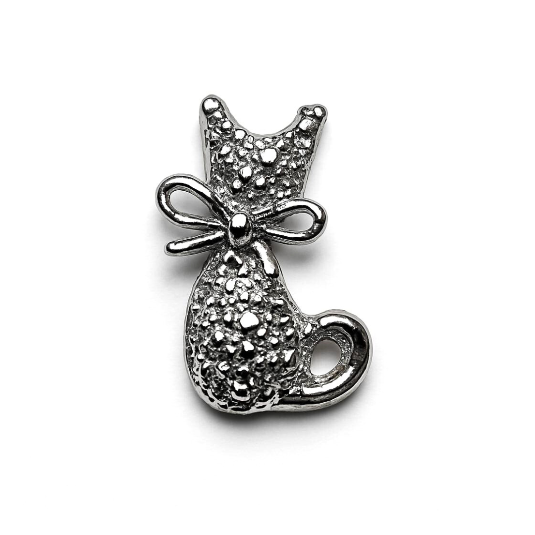 charm - gato de costas prata